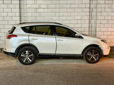 Mahooz, Vehicles, Cars & Trucks , BHD 5600,  Toyota RAV4,  2016,  Automatic,  200000 KM,  TOYOTA RAV 4  URGENT SALE