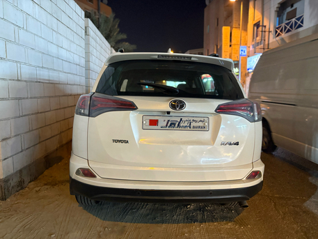 Mahooz, Vehicles, Cars & Trucks , BHD 5600,  Toyota RAV4,  2016,  Automatic,  200000 KM,  TOYOTA RAV 4  URGENT SALE