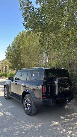 Cairo, Automotive, إيجار جيتور T2 بالسائق: وصول مريح ومظهر لافت؛