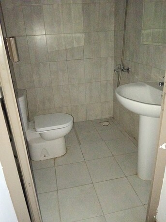 Salmaniya, Apartments/Houses, BHD 170/month,  2 BR,  2 Bedroom Unfurnished Flat For Rent Without Ewa