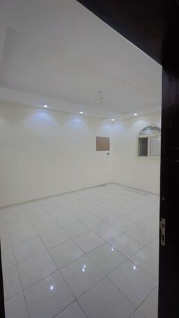 Al-Madinah, Rooms Available, Sr 650/month,  1 Room With Bathroom