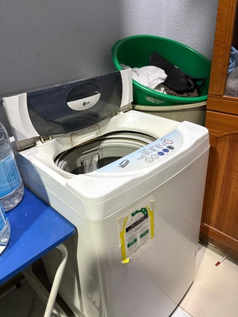 Al Rawdah, Furniture, SAR 1000,  House Hold Items Almost  Free Sofa Almirah , Show Case , Washing Machine In Rawdha Riyadh