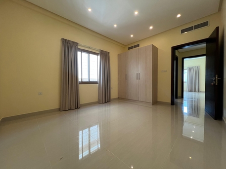Mahooz, Apartments/Houses, BHD 350/year,  3 BR,  EXCELLENT NEW CONDITION SPACIOUS SEMI FURNISHED 3 BHK | CLOSED KITCHEN | PARKING