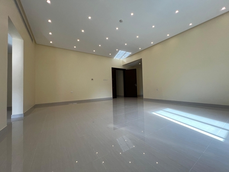 Mahooz, Apartments/Houses, BHD 350/year,  3 BR,  EXCELLENT NEW CONDITION SPACIOUS SEMI FURNISHED 3 BHK | CLOSED KITCHEN | PARKING