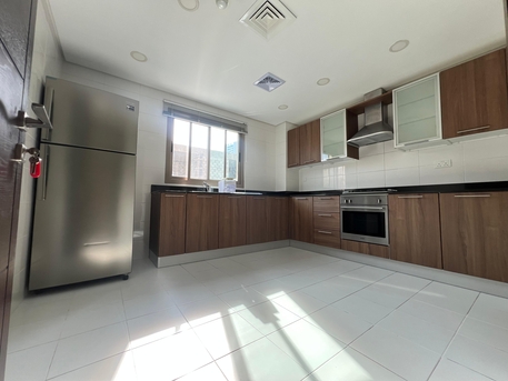 Mahooz, Apartments/Houses, BHD 350/year,  3 BR,  EXCELLENT NEW CONDITION SPACIOUS SEMI FURNISHED 3 BHK | CLOSED KITCHEN | PARKING