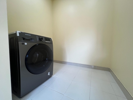 Mahooz, Apartments/Houses, BHD 350/year,  3 BR,  EXCELLENT NEW CONDITION SPACIOUS SEMI FURNISHED 3 BHK | CLOSED KITCHEN | PARKING