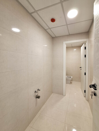 Zinj, Offices, BHD 430,  86 Sq. Meter,  Commercial Office For Rent In Zinj, Prime Location With Central Air Conditioning