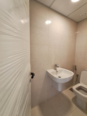 Zinj, Offices, BHD 430,  86 Sq. Meter,  Commercial Office For Rent In Zinj, Prime Location With Central Air Conditioning