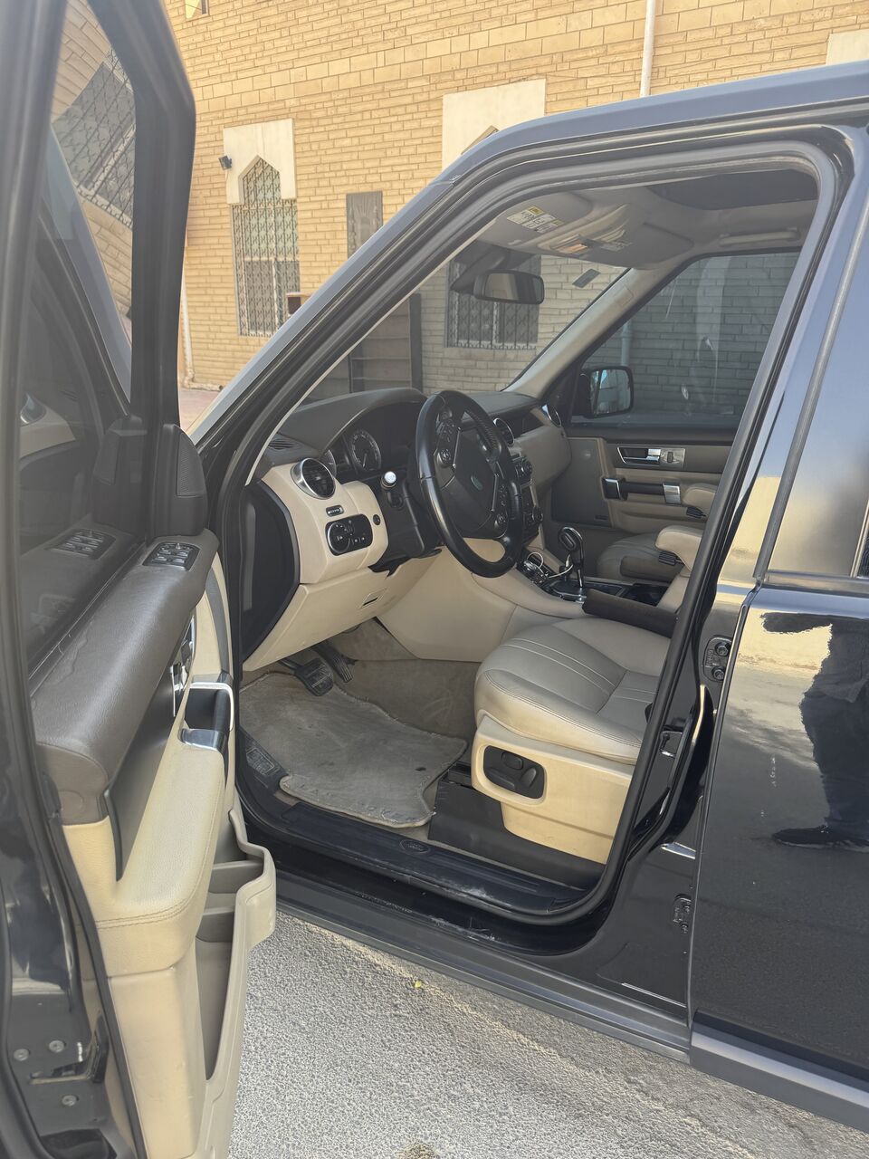 Dammam, Vehicles, Cars & Trucks , SAR 39000,  Land Rover LR4 - 2013 - Odo: 233k,  2013,  Automatic,  233000 KM,
