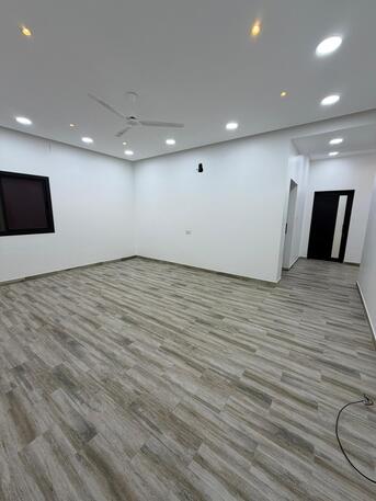 Paris, Apartments, Flats, Houses & Villas, 200/year,  2 BR,  120 Sq. Meter,  Apartment For Rent In Al-Muqsha