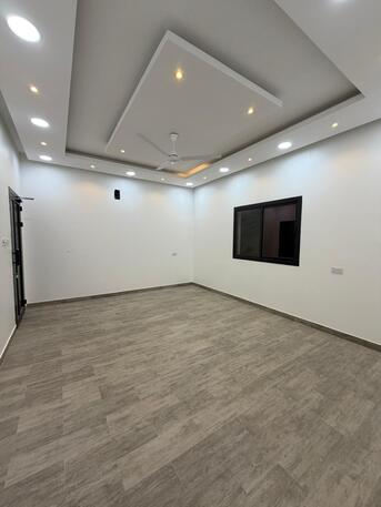 Paris, Apartments, Flats, Houses & Villas, 200/year,  2 BR,  120 Sq. Meter,  Apartment For Rent In Al-Muqsha