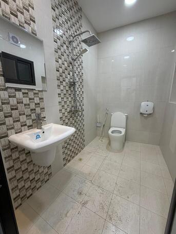 Paris, Apartments, Flats, Houses & Villas, 200/year,  2 BR,  120 Sq. Meter,  Apartment For Rent In Al-Muqsha