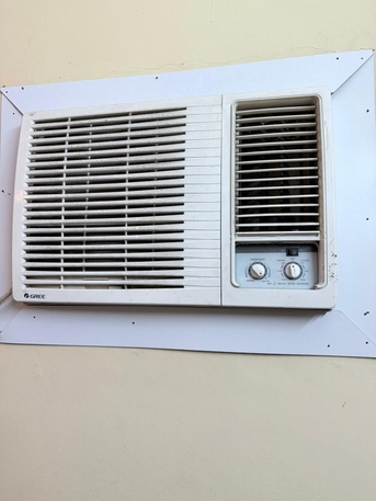 Al Ghadir, Air Conditioners, SAR 300,  For Sale &ndash; 1.5 Ton Window AC Hot & Cold  Perfect Condition Hot & Cold Window AC