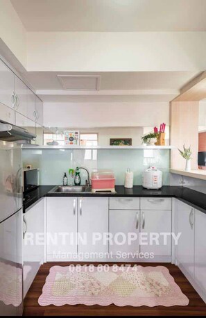 Jakarta, Apartments/Houses, IDR 10000000/month,  Furnished,  2 BR,  60 Sq. Meter,  For Rent Apartment The Wave 2 Bedrooms High Floor Full Furnished