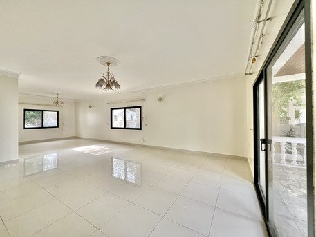 Saar, Villas, BHD 600,  360 Sq. Meter,  Spacious 4BR Villa With Garden In Saar