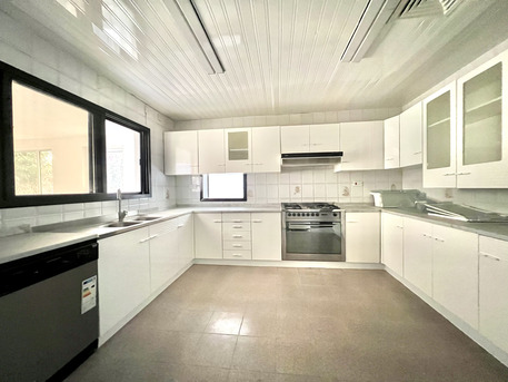 Saar, Villas, BHD 600,  360 Sq. Meter,  Spacious 4BR Villa With Garden In Saar