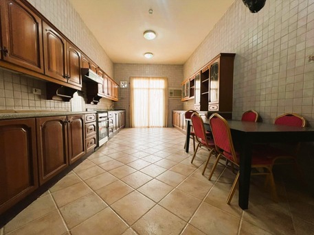 Juffair, Apartments/Houses, BHD 780/year,  Furnished,  6 BR,  420 Sq. Meter,  CLOSE TO FULLYFURNISHED 6BHK  2 STORY PANTHOUSE GYM POOL HOUSE KEEPING   NEAR RAMEZ FAMILY