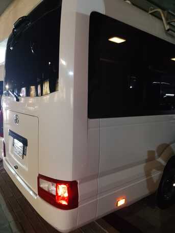 Cairo, Automotive, إيجار تويوتا كوستر: حافلة سياحية واسعة ومك