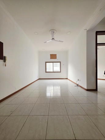 Salmaniya, Apartments/Houses, BHD 170/month,  2 BR,  -Very Bright & Neet UN Furnished 2 BHK Flat Without Ewa @170/BD In Salmaniya
