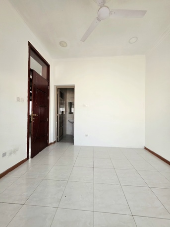 Salmaniya, Apartments/Houses, BHD 170/month,  2 BR,  -Very Bright & Neet UN Furnished 2 BHK Flat Without Ewa @170/BD In Salmaniya