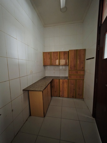 Salmaniya, Apartments/Houses, BHD 170/month,  2 BR,  -Very Bright & Neet UN Furnished 2 BHK Flat Without Ewa @170/BD In Salmaniya