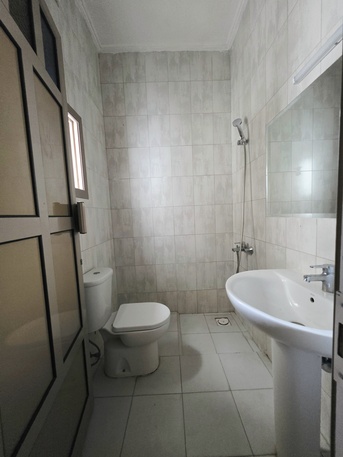 Salmaniya, Apartments/Houses, BHD 170/month,  2 BR,  -Very Bright & Neet UN Furnished 2 BHK Flat Without Ewa @170/BD In Salmaniya