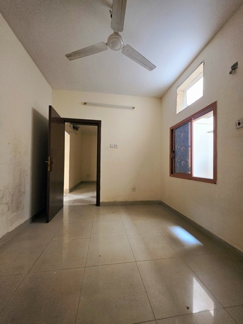 Salmaniya, Apartments/Houses, BHD 150/month,  2 BR,  -Very Neet UN Furnished 2 BHK Flat Without Ewa @150/BD In Salmaniya