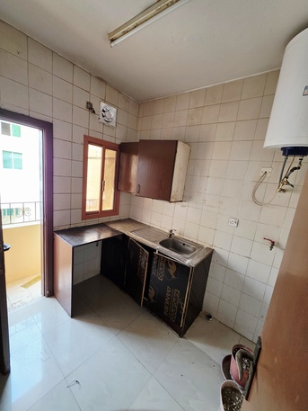 Salmaniya, Apartments/Houses, BHD 150/month,  2 BR,  -Very Neet UN Furnished 2 BHK Flat Without Ewa @150/BD In Salmaniya