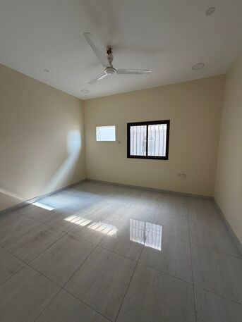 Paris, Apartments, Flats, Houses & Villas, BD 200/month,  3 BR,  للإيجار شقة واسعه مع المكيفات بالقرب م