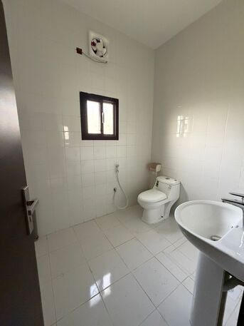 Paris, Apartments, Flats, Houses & Villas, BD 200/month,  3 BR,  للإيجار شقة واسعه مع المكيفات بالقرب م