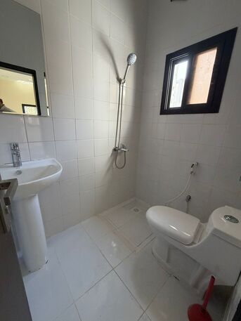 Paris, Apartments, Flats, Houses & Villas, BD 200/month,  3 BR,  للإيجار شقة واسعه مع المكيفات بالقرب م