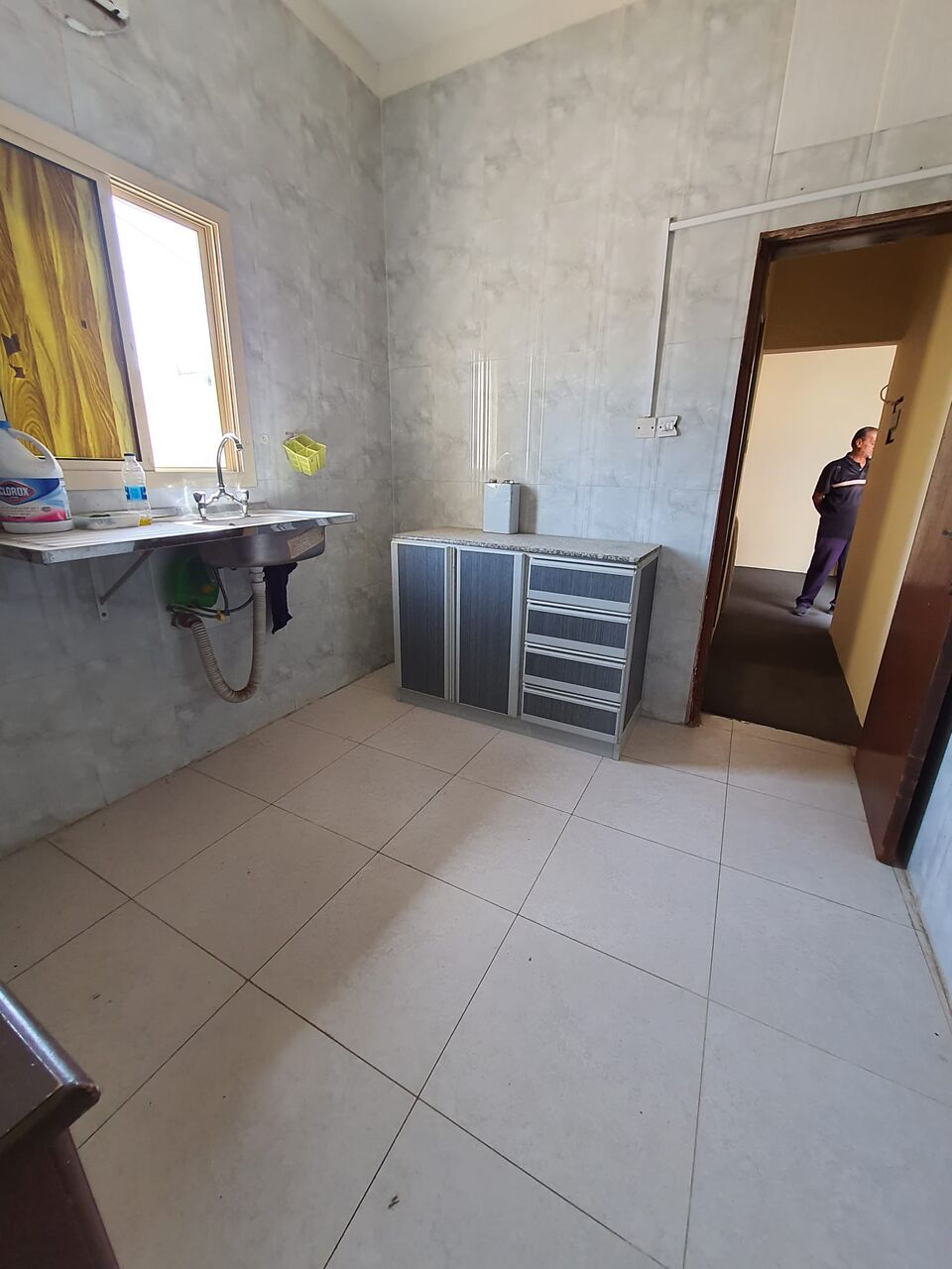 East Riffa, Apartments, Flats, Houses & Villas, BHD 130/month,  1 BR,  100 Sq. Meter,  East Riffa Specious Flat For Rent Neart Delmon Bakery