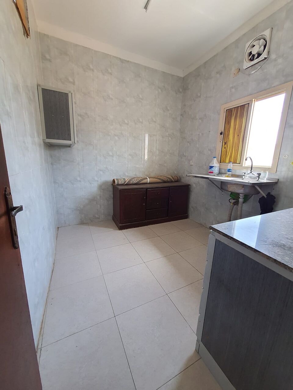 East Riffa, Apartments, Flats, Houses & Villas, BHD 130/month,  1 BR,  100 Sq. Meter,  East Riffa Specious Flat For Rent Neart Delmon Bakery