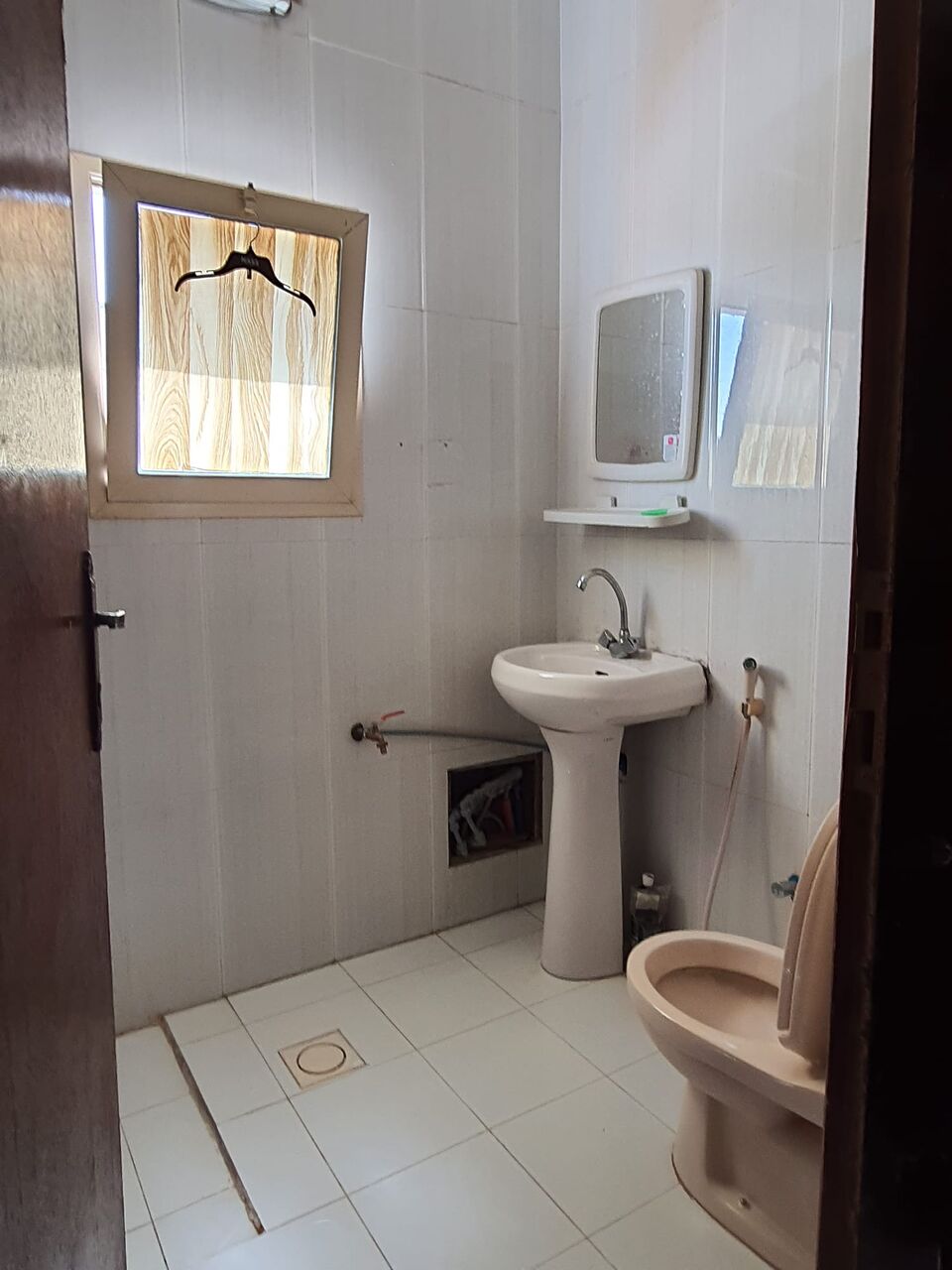 East Riffa, Apartments, Flats, Houses & Villas, BHD 130/month,  1 BR,  100 Sq. Meter,  East Riffa Specious Flat For Rent Neart Delmon Bakery