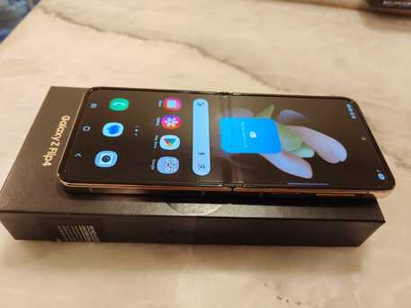 Al Sulaymaniyyah, Mobile Phones, SAR 1000,  Samsung Galaxy Z Flip4 (256GB) Gold