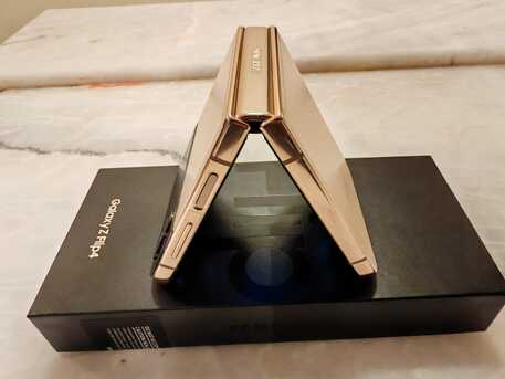 Al Sulaymaniyyah, Mobile Phones, SAR 1000,  Samsung Galaxy Z Flip4 (256GB) Gold