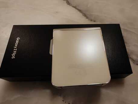 Al Sulaymaniyyah, Mobile Phones, SAR 1500,  Samsung Z Flip5 (256GB) Cream Color
