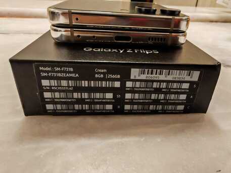 Al Sulaymaniyyah, Mobile Phones, SAR 1500,  Samsung Z Flip5 (256GB) Cream Color