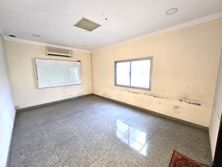 Adliya, Offices, BHD 550,  225 Sq. Meter,  Office For Rent In Adliya 5 Rooms | Prime Location