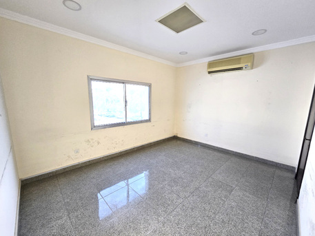 Adliya, Offices, BHD 550,  225 Sq. Meter,  Office For Rent In Adliya 5 Rooms | Prime Location