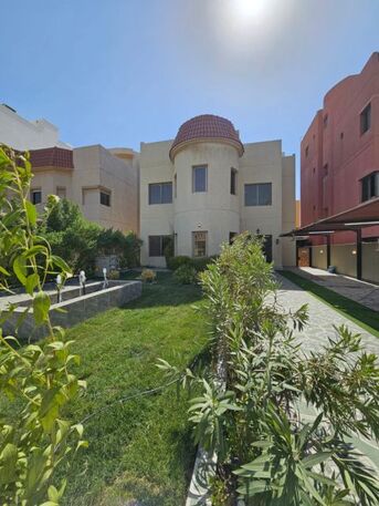 Kuwait City, Villas, KWD 1800,  A Villa With A Garden Is Available For Rent In Hatten.