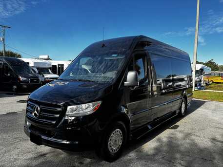 Cairo, Automotive, إيجار فان مرسيدس سبرنتر بالسائق.. استمتع بخ