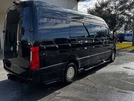 Cairo, Automotive, إيجار فان مرسيدس سبرنتر بالسائق.. استمتع بخ