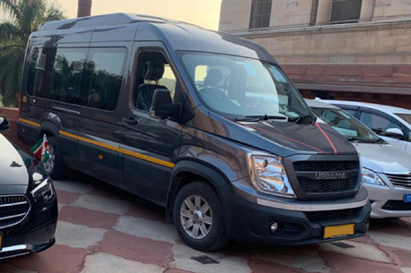 Jaipur, Travel, Luxury Urbania Rental In Agra | Comfortable Group Travel