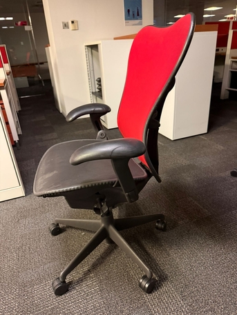 Jeddah, Furniture, SAR 1500, Herman Miller