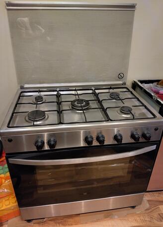 Riyadh, Household Items, SAR 1000,  Gas Stove/Oven Combo & Kitchen Cabinets