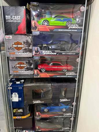 Al Aziziyah, Collectibles, SAR 123,  Metal Toy Cars Diecast Model - مجسمات سيارات