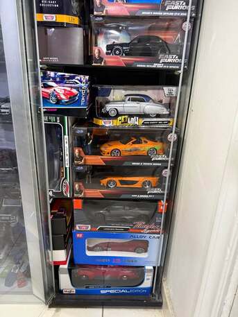 Al Aziziyah, Collectibles, SAR 123,  Metal Toy Cars Diecast Model - مجسمات سيارات