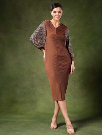 New Delhi, Clothing & Accessories, INR 7499,  Elegant Holiday Outfits For Modern Women