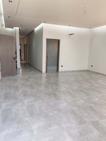 Jeddah, Real Estate For Sale, SAR 870000,  3 BR,  243 Sq. Meter,  Spacious Roof Apartment 5th Floor